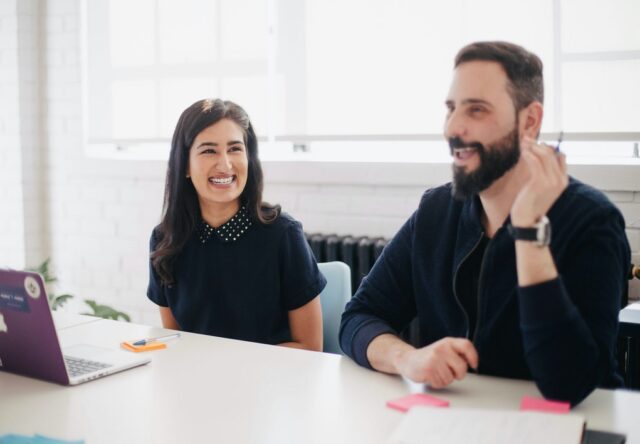 Le recrutement est défini comme le processus d'identification des postes vacants qui doivent être pourvus. Ce processus consiste à attirer divers groupes de personnes et à présélectionner les candidats admissibles. Ensuite, les candidats sont présélectionnés et sélectionnés. Le recrutement et la sélection des candidats n'est pas une tâche facile. C'est stressant et long. Bien que le processus ne soit pas simple, les employés des ressources humaines le font depuis des lustres. Les progrès des départements des ressources humaines dans les entreprises ont été phénoménaux. L'écriture et l'enregistrement manuels des données des candidats ont été remplacés par un stockage numérique des données de ces candidats. Le processus de dotation a parcouru un long chemin.