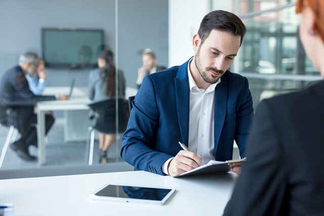 Construire une entreprise prospère à partir de zéro est l'une des choses les plus difficiles de la vie. Étant donné que chaque marché est si grand et qu'il y a beaucoup de concurrence, une entreprise doit être spéciale pour réussir de nos jours. Il y a beaucoup de facteurs différents dont vous devriez avoir un aperçu pour réussir autant que vous le souhaitez. Bien sûr, ce n'est pas toujours facile et vous devrez passer beaucoup de temps à les rechercher. Mais cela ne les rend pas moins utiles.