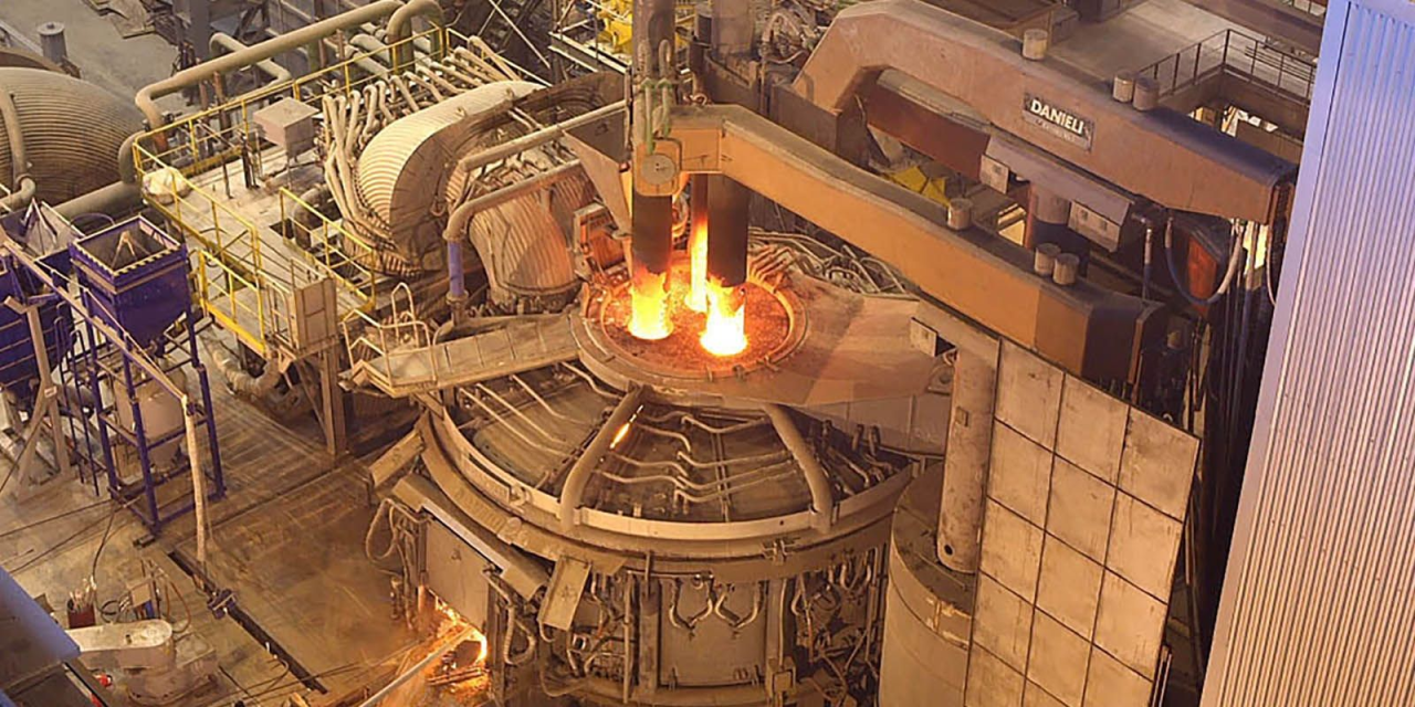 The Benefits of Using Graphite Electrodes in Electric Arc Furnaces